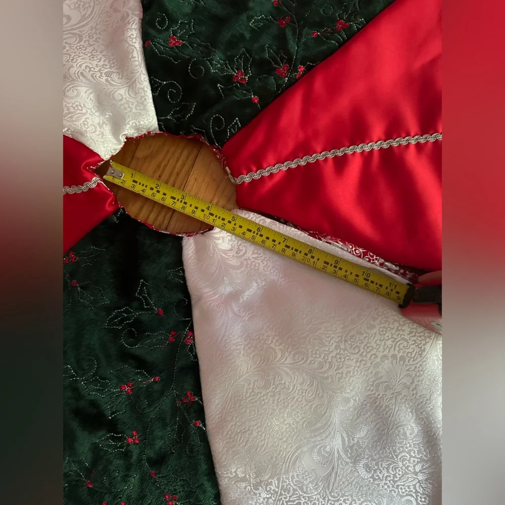Handmade Vintage Christmas Reversible Red & Green Christmas Tree Skirt. 41”